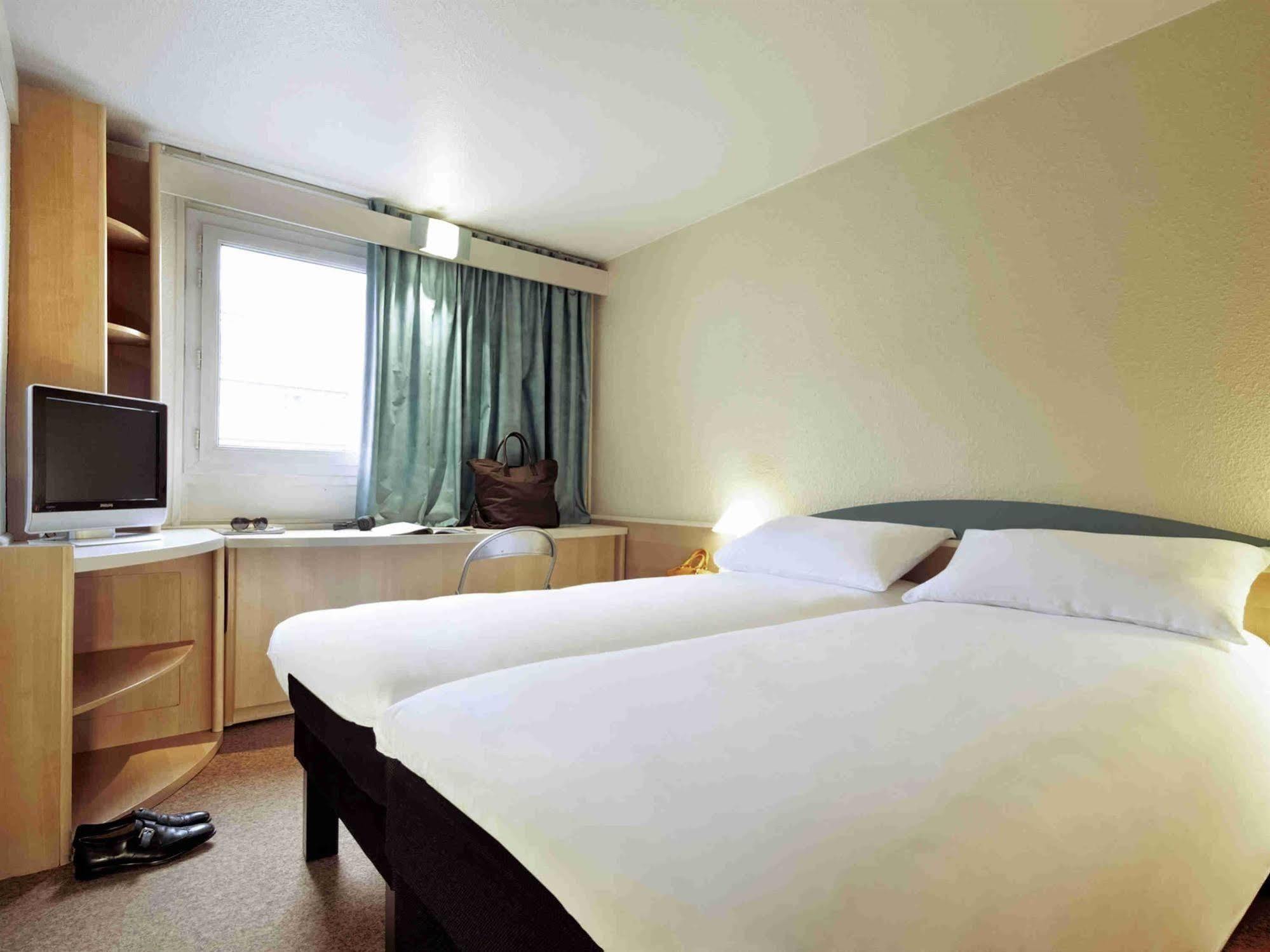 Ibis Styles Dinan Centre Ville Exterior foto