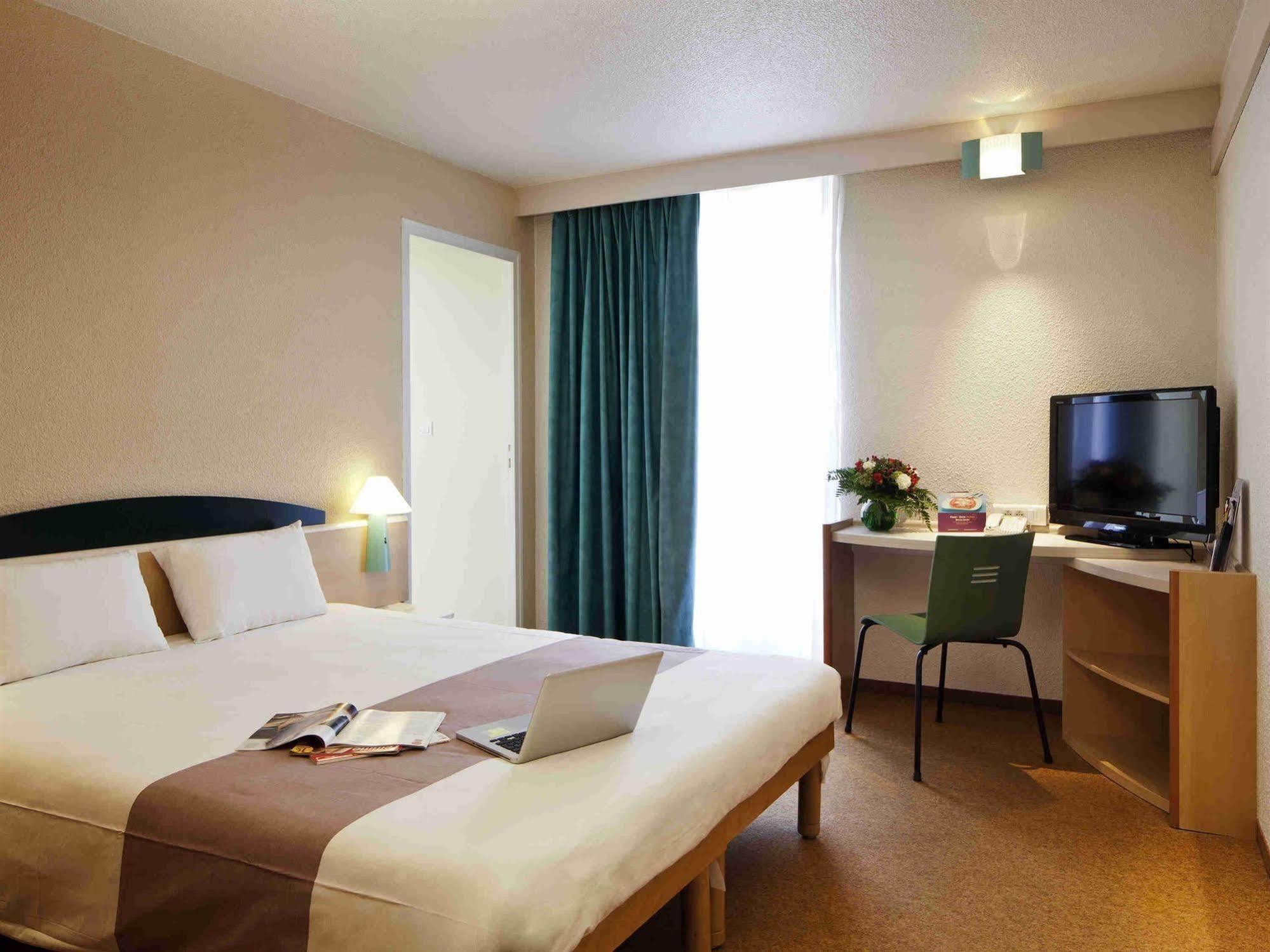 Ibis Styles Dinan Centre Ville Exterior foto
